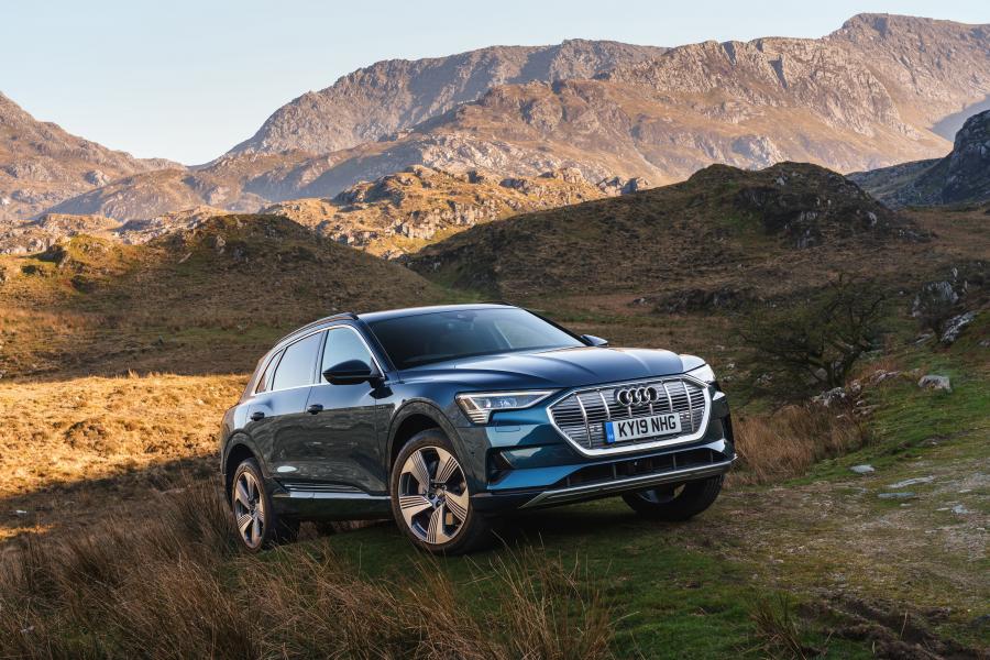 Audi e-tron 55 Quattro 2019 года  (UK) (фото 16 из 40)